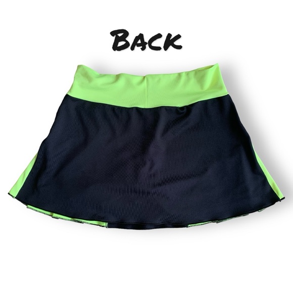 TENNIS, PICKLEBALL, GOLF PLEATED SKIRT/SKORT. NEON GREEN & BLACK. WOMEN X-SMALL - Picture 2 of 3